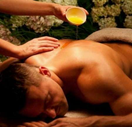 Masseur naturiste pour femme homme couple