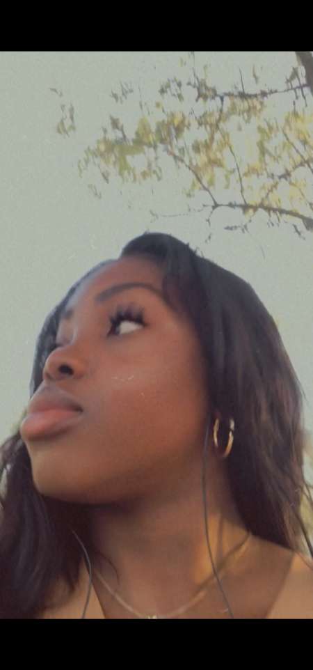 Jeune femme black vivant en île de France