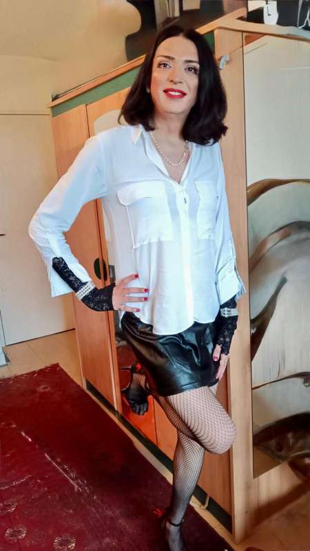 Jolie escort Transgenre sexy et féminine sur Paris